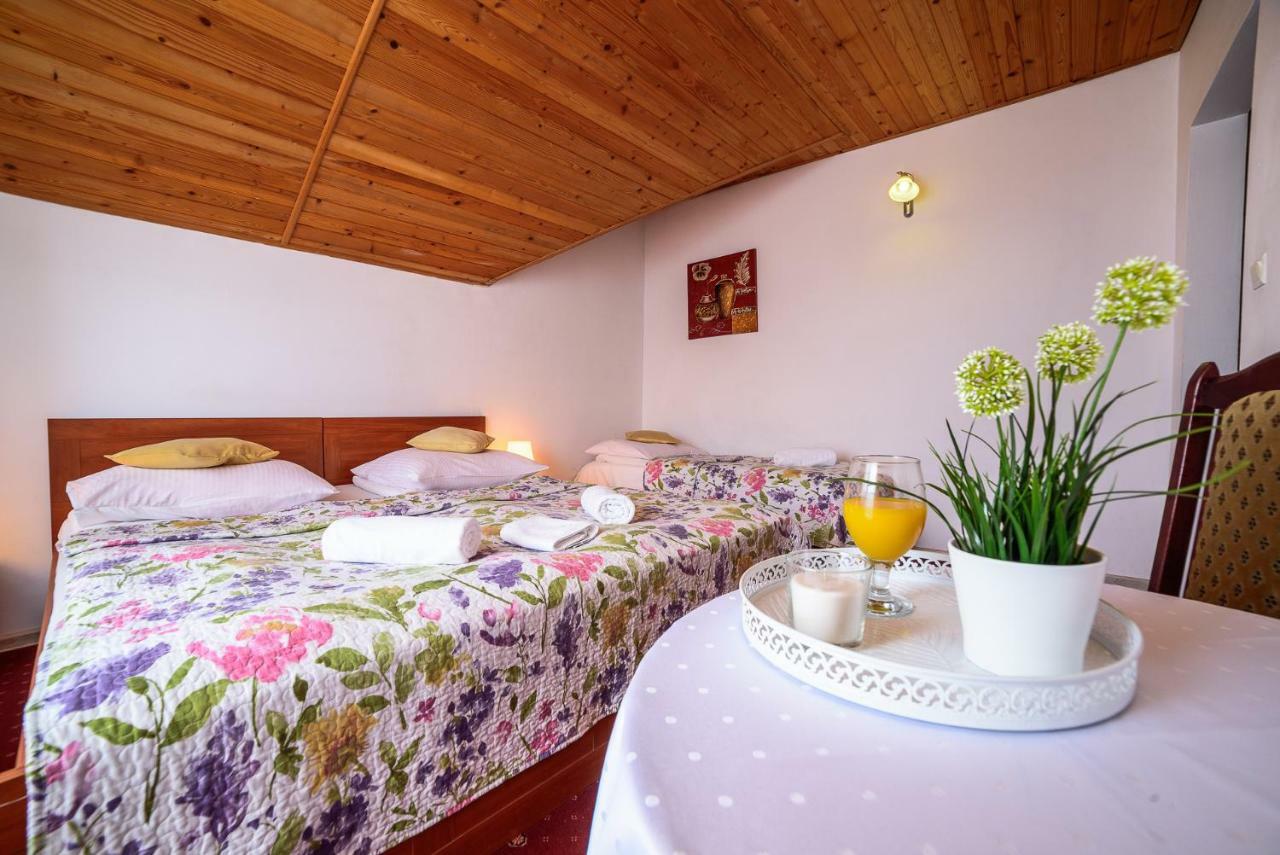 Dreibettzimmer mit Balkon